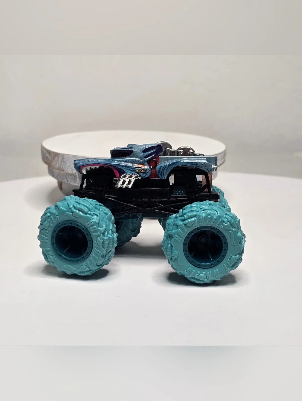 Hot Wheels Monster Trucks Beast Bashers Hotweiler Diecast Car [ Read Details ]